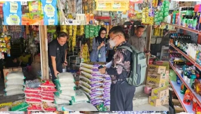 Tim Bapanas Telusuri Pasar Kasongan untuk Pantau Harga dan Stok Beras