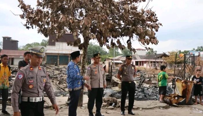 Bantu Ringankan Beban Warga, Kapolres Katingan Salurkan Bansos