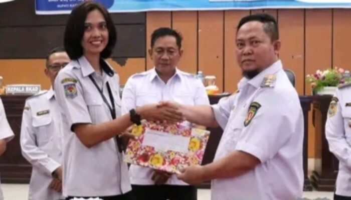 Pemkab Katingan Serahkan DPA-SKPD 2026 Sekaligus Penghargaan Kinerja