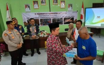 Salurkan Bantuan Donasi, Bupati Saiful Imbau Warga Waspada Listrik Usai Kebakaran