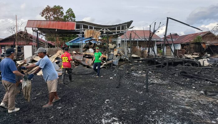 Aksi Bersih-Bersih Jadi Awal Pemulihan Pascakebakaran Kasongan Lama