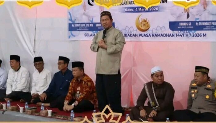 Bupati Katingan Datangi Masjid Baitul Muttaqin, Serahkan Tali Asih untuk Warga