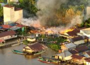 Api Cepat Menyebar, Tiga Rumah Warga di Kampung Melayu Ludes