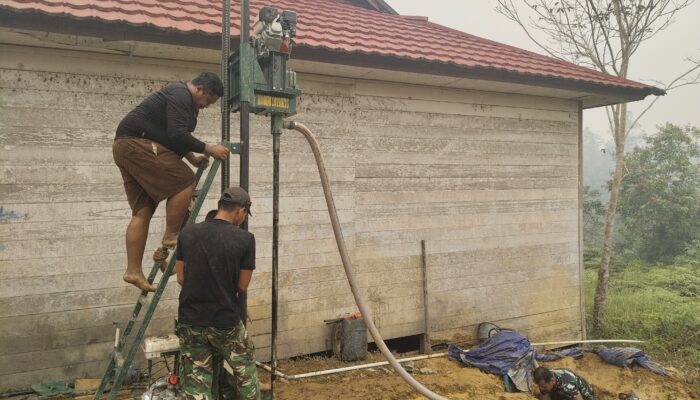 TNI Buka Jalan Penghubung Desa di Katingan, Sumur Bor Juga Dibangun